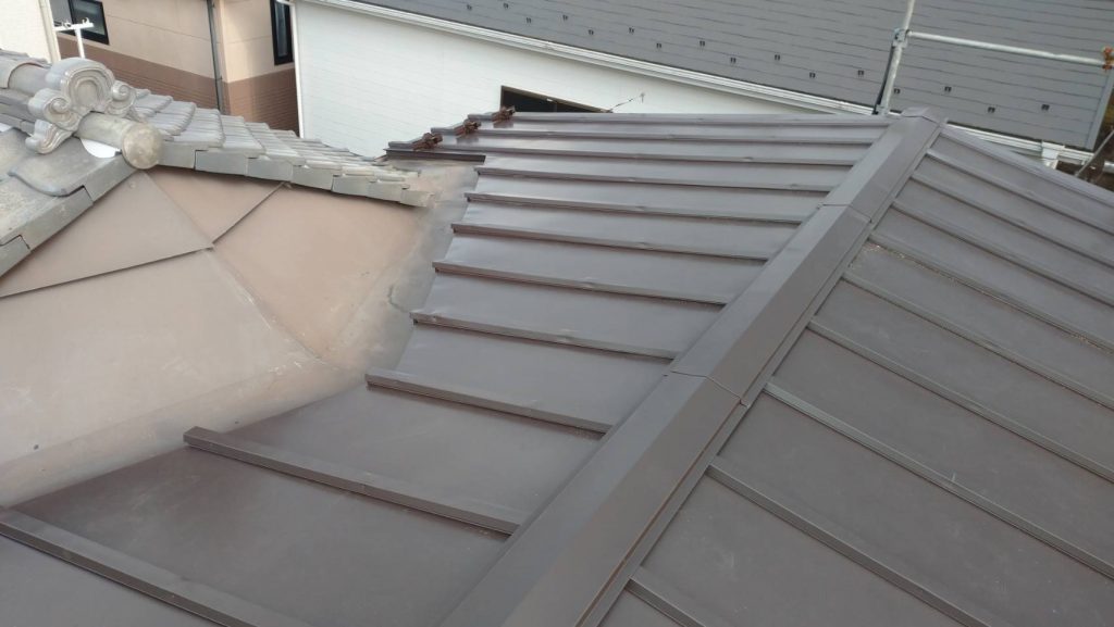 市川市N様 屋根瓦部分解体、瓦棒葺き替え工事