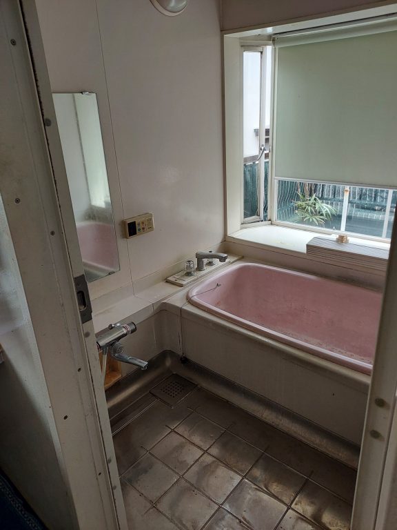 2Fユニットバス交換工事・給湯器交換工事・内装工事