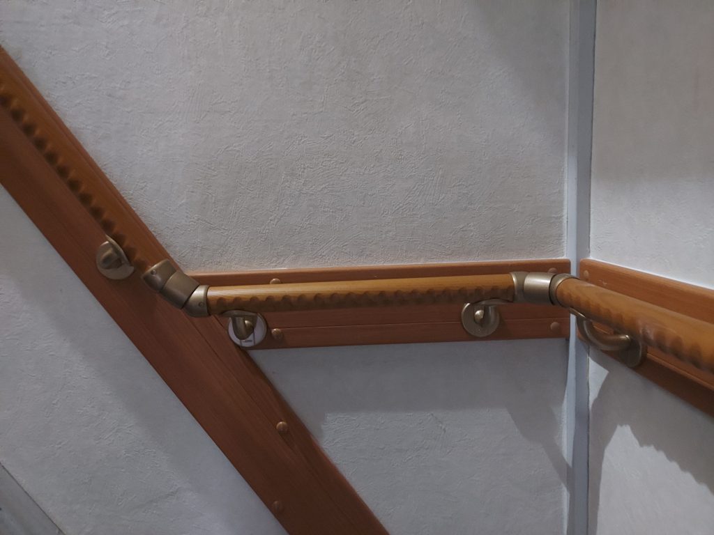 市川市Ｏ様　階段・玄関・浴室手摺り取付け工事