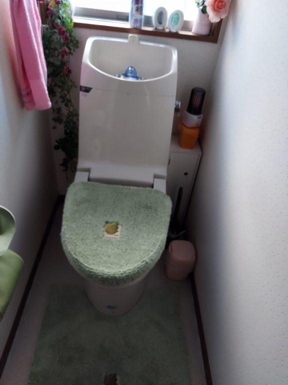 市川市K様 洗面台交換、玄関目隠しパネル施工、トイレ交換工事