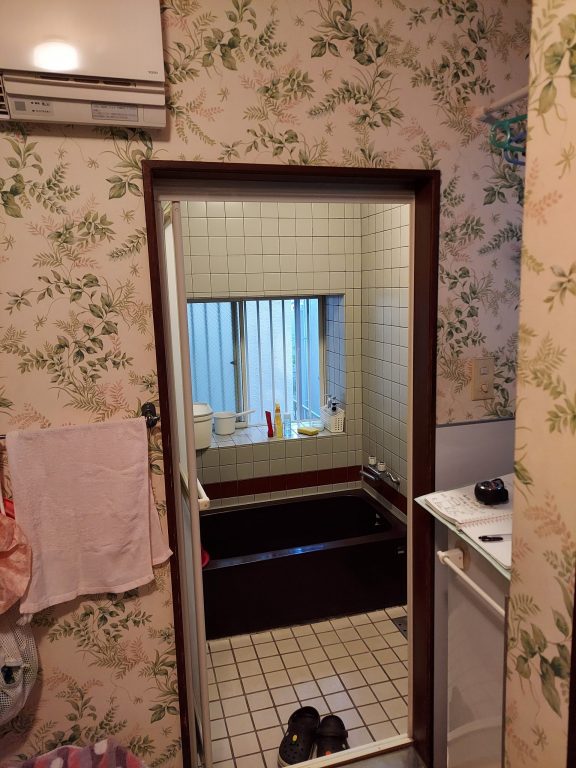 市川市T様 お風呂交換・脱衣室内装・給湯器交換工事