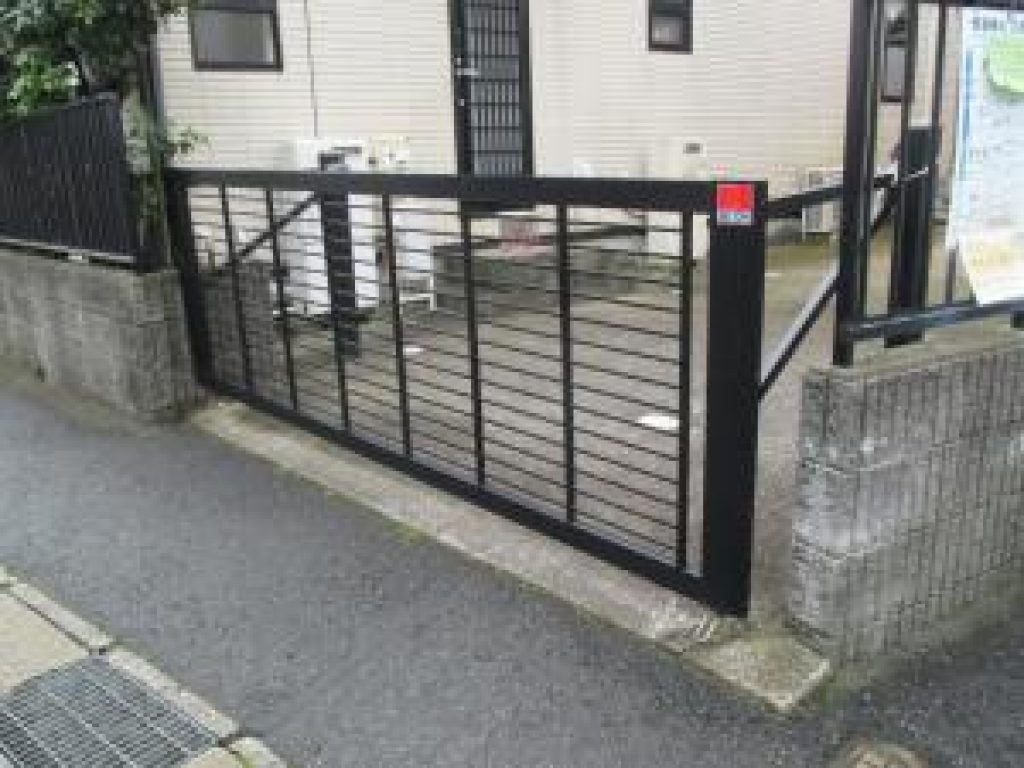 市川市Ａ様　車庫門扉交換工事