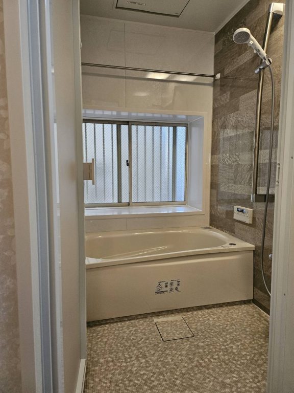 市川市Ｔ様　お風呂交換・脱衣室内装・給湯器交換工事