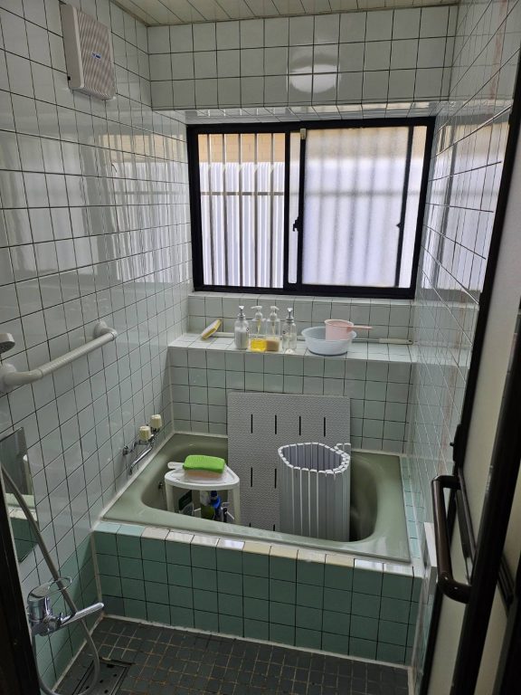 市川市若宮 Y様 浴室交換・給湯器交換・レンジフード交換・トイレ交換・内装工事